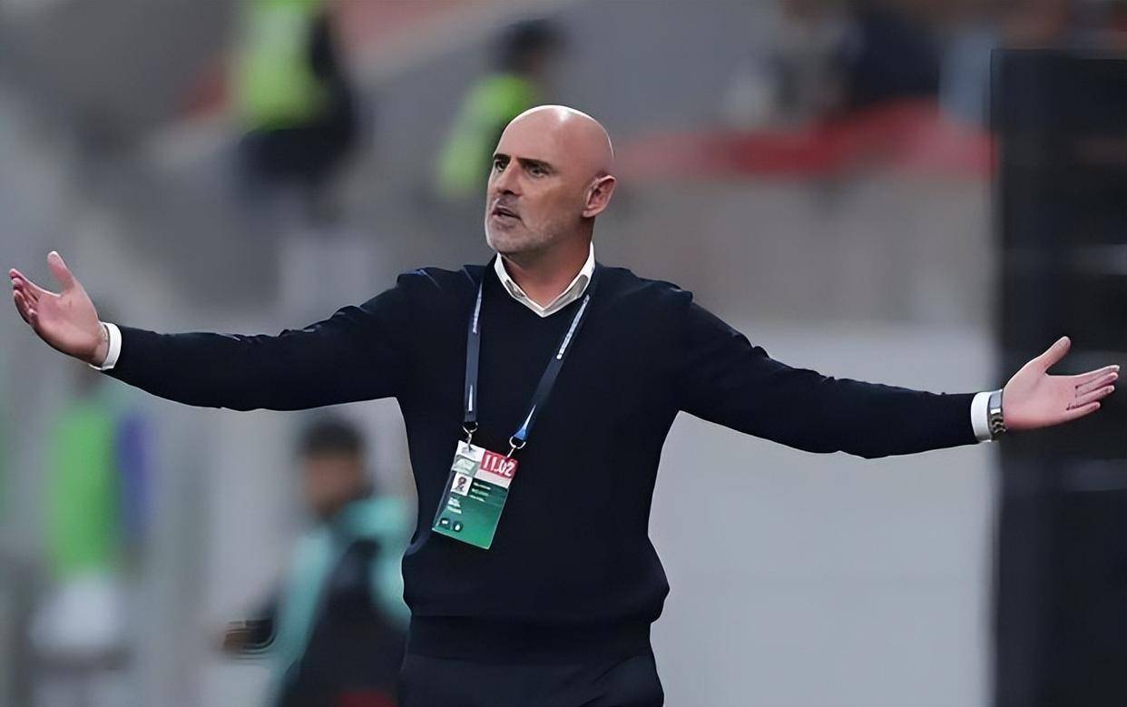 关于亚冠关键时刻再迎强敌；阿贾克斯队长鼓劲；主帅态度——球迷炸锅；临场指挥获称赞的信息