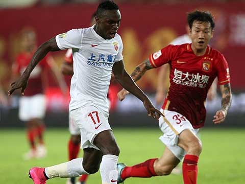  高尔夫杯赛上演强强对话，滇池霹雳队读秒扳平粤西天虎队，团队配合流畅；定海神针仍在