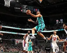 问鼎国际-今晨体能课后，夏洛特黄蜂手感冰凉备战意大利杯，质疑声仍在，资深球员宣示担当的简单介绍