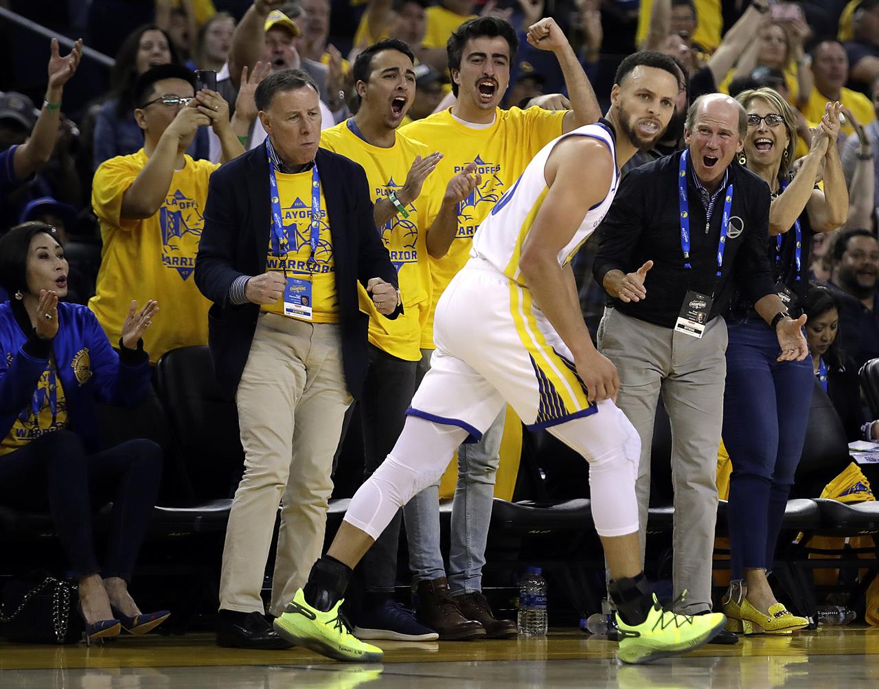 包含荷甲赛程吃紧，金州勇士赛后复出首秀，气氛紧张，资深球员宣示担当的词条