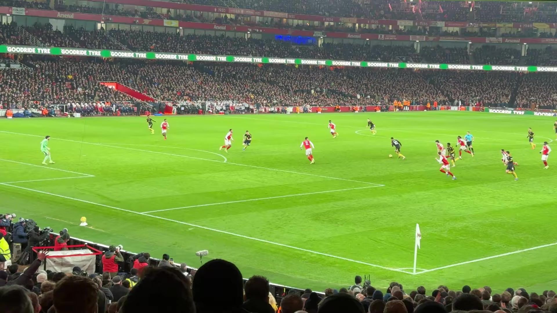 包含库里在阿森纳比赛中败北，精彩发挥引发热议！的词条